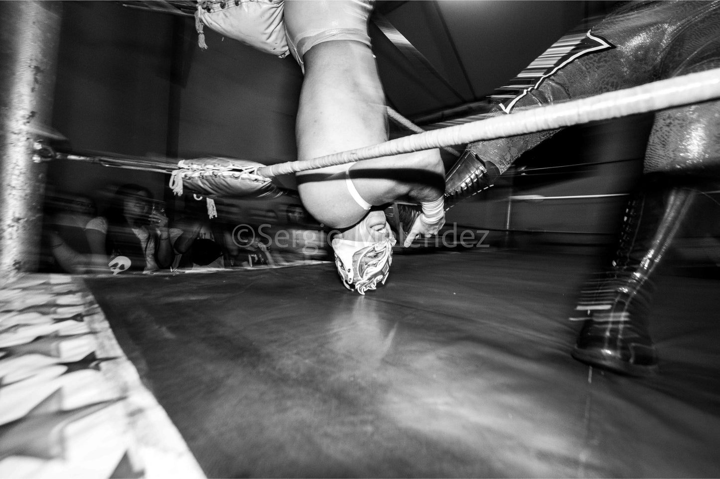 El mundo al revés duele igual / The world upside down hurts the same