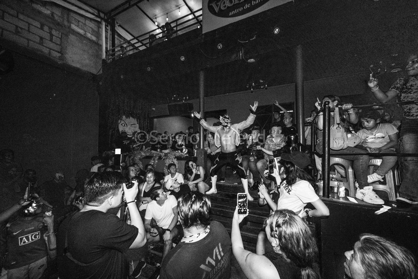 Gloria de Barrio / Barrio Hero