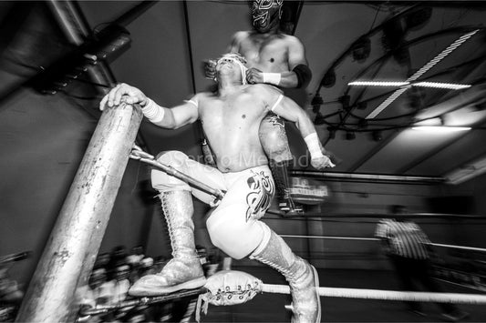 Rómpelе la máscara / Break the Mask