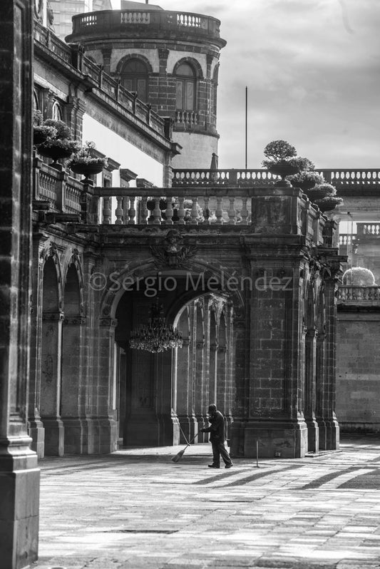 "El Guardián Invisible / The Invisible Guardian"